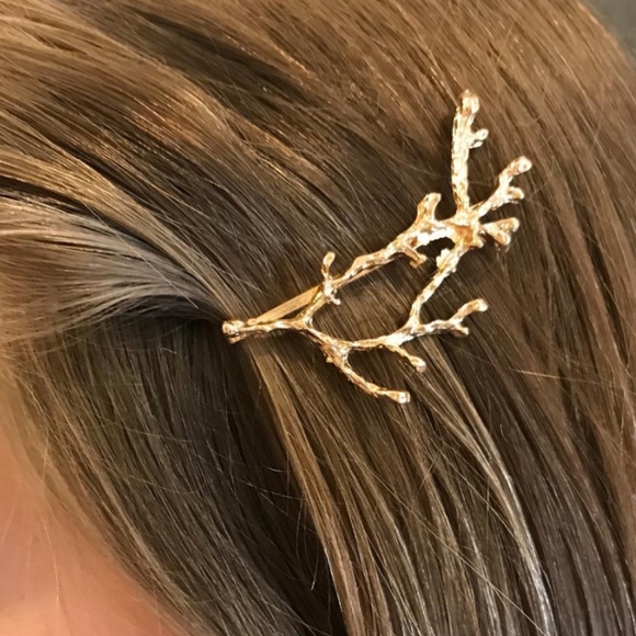 Brandy Melville Accessories - Brandy Melville Gold Metal Tree Branch Hair Clip